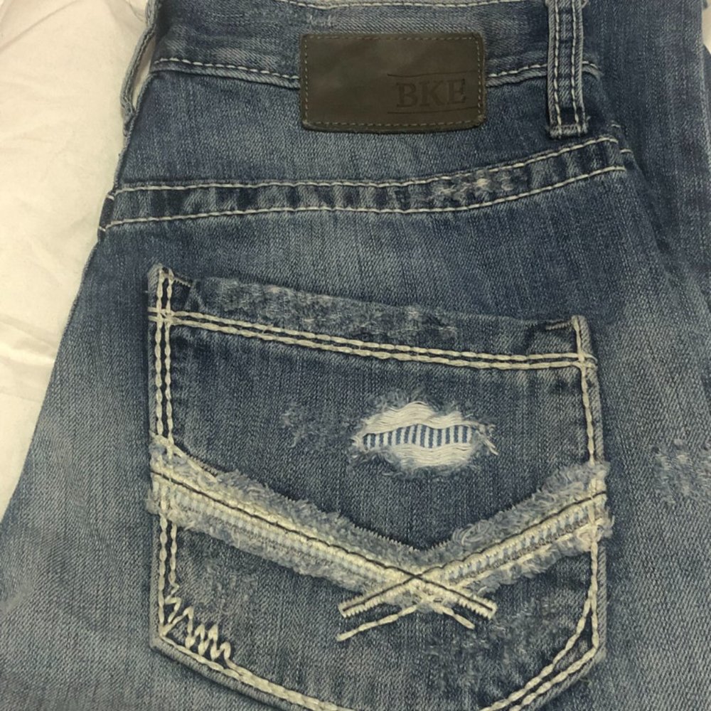 Buckle BKE Carter Destroyed Bootleg 28R Men's Jeans EUC